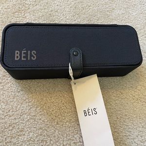 New. With tags. BEIS travel jewelry case